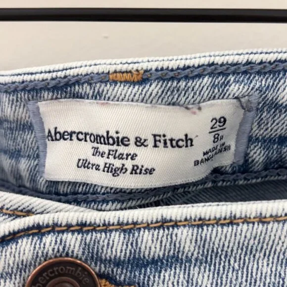 Abercrombie & Fitch The Flare Ultra High Rise Light Wash Jeans Size 29/8 - Picture 3 of 4
